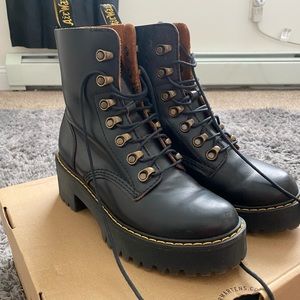 LEONA DOC MARTENS